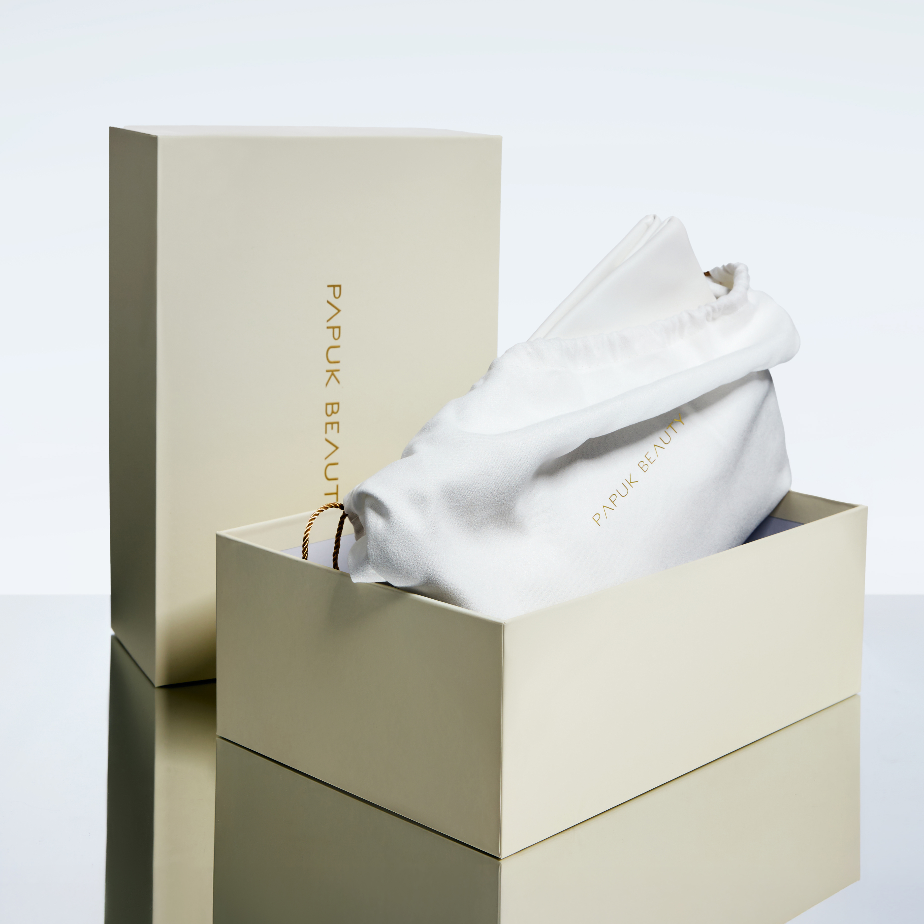 Косметичка-клатч, белая